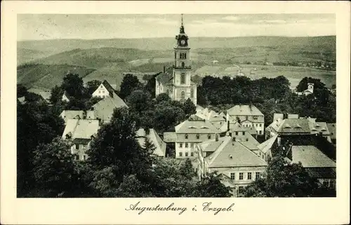 Ak Augustusburg im Erzgebirge, Ort aus der Vogelschau mit Kirche