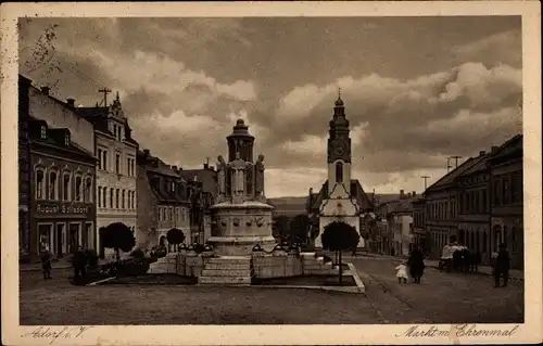 Ak Adorf im Vogtland, Markt mit Ehrenmal