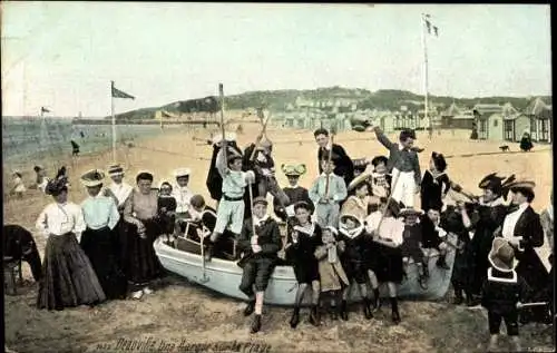 Ak Deauville Calvados, Une Barque sur la Plage