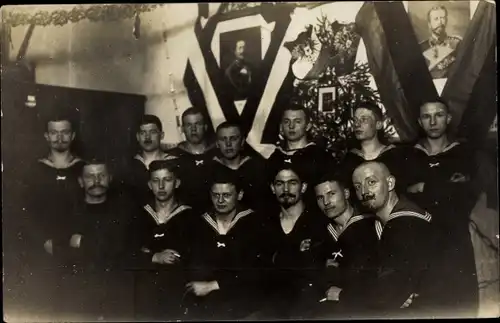 Foto Ak Deutsche Seeleute, Kaiserliche Marine, Gruppenbild