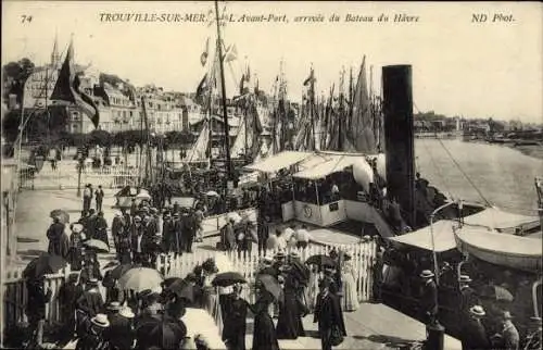 Ak Trouville sur Mer Calvados, L'Avant Port, Arrivee du Bateau du Havre