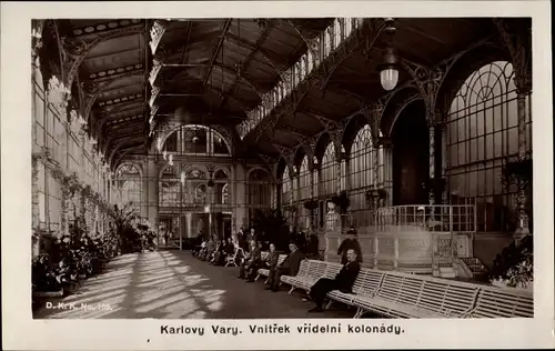 Ak Karlovy Vary Karlsbad Stadt, Innensicht der Kolonnade