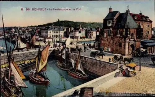 Ak Honfleur Calvados, La Lieutenance et le Port