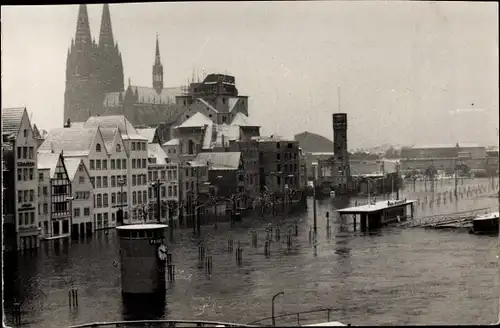 Foto Ak Köln am Rhein, Hochwasser, Überschwemmte Straße, Dom