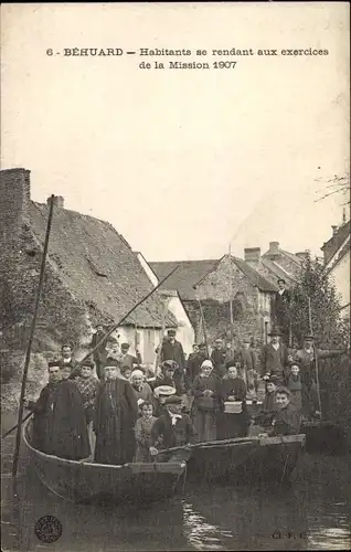 Ak Béhuard Maine-et-Loire, Habitants se rendant aux exercices de la Mission 1907