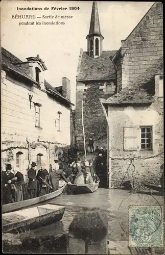 Ak Béhuard Maine-et-Loire, Inondations 1904, Sortie de messe pendant les inondations
