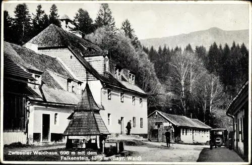 Ak Bayerisch Eisenstein im Bayrischen Wald, Zwieseler Waldhaus mit dem Falkenstein