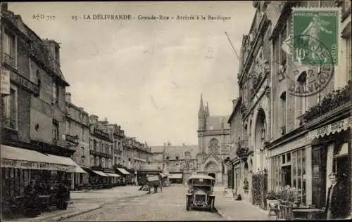 Ak La Delivrande Calvados, Grande Rue, Arrivee a la Basilique