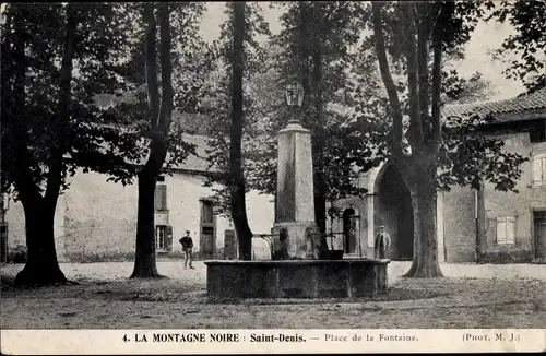 Ak Saint Denis Aude, La Montagne Noire, Place de la Fontaine