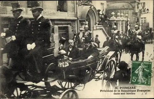 Ak Raymond Poincare, President de la Republique Francaise dans son landau