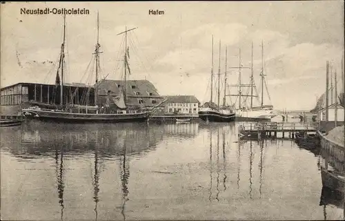 Ak Neustadt in Holstein, Hafenpartie, Segelschiffe