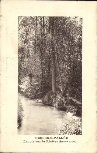 Ak Nesles la Vallée Val-d´Oise, Lavoir sur la Riviere Sausseron