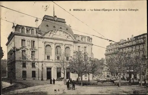 Ak Marseille Bouches du Rhône, Caise d'Epargne et la fontaine Estrangin