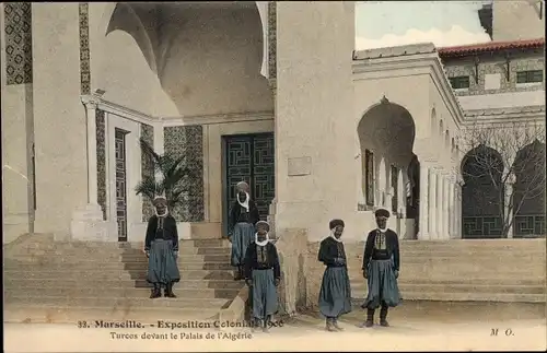 Ak Marseille Bouches du Rhône, Exposition Coloniale 1906, Turcos devant le Palais d'Algerie