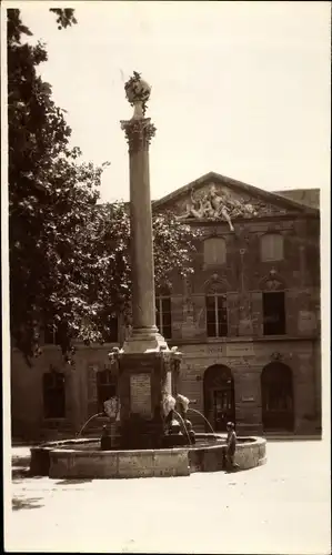 Foto Ak Aix en Provence Bouches du Rhône, Fontaine de la Place de la Mairie