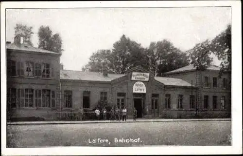 Ak La Fère Aisne, Bahnhof