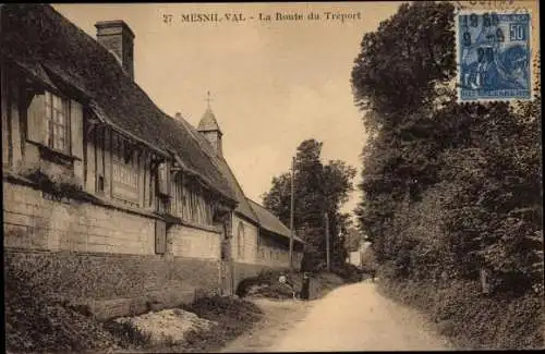 Ak Mesnil Val Seine Maritime, La Route du Treport