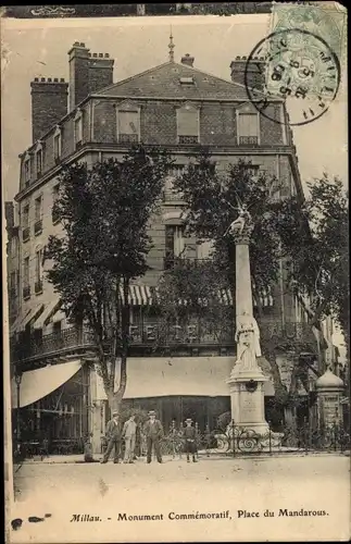 Ak Millau Aveyron, Monument Commemoratif, Place du Mandarous