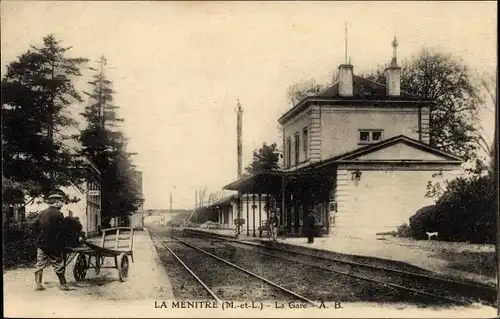 Ak La Menitre Maine et Loire, La Gare, Bahnhof, Gleisseite