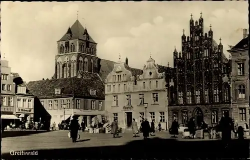 Ak Hansestadt Greifswald, Partie auf dem Marktplatz