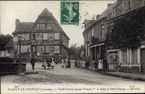 Ak Blangy le Chateau Calvados, Vieille maison et route de Pont l'Évéque