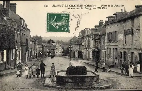 Ak Blangy le Chateau Calvados, Place de la Fontaine et une vue du Bourg