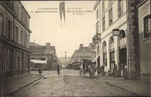 Ak Aunay sur Odon Calvados, Rue de Villiers et Hôtel de France