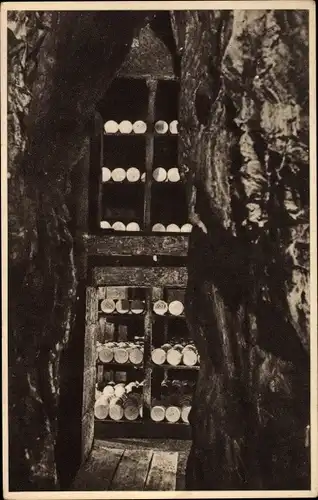 Ak Roquefort sur Soulzon Aveyron, Caves de la Rue, Une Fleurine