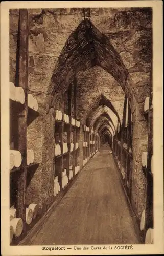 Ak Roquefort sur Soulzon Aveyron, Une des Caves de la Societe
