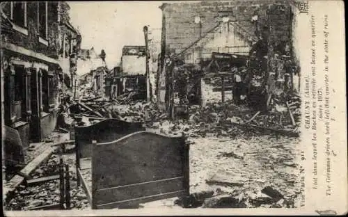 Ak Chauny Aisne, The German driven back left that quartier in the slate of ruins, 1917