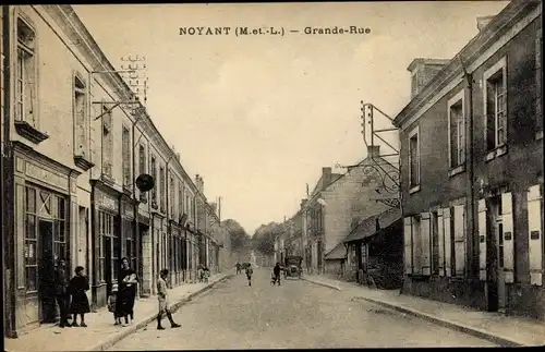 Ak Noyant Maine et Loire, Grande Rue