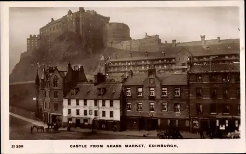 Ak Edinburgh Schottland, Castle from Grass Market