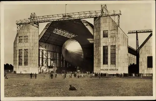 Ak Friedrichshafen am Bodensee, Graf Zeppelin in der Luftsschiffwerft, startbereit