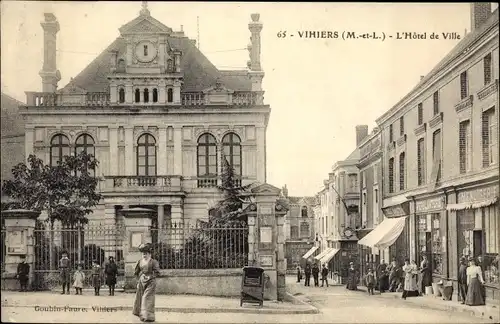 Ak Vihiers Maine et Loire, L'Hotel de Ville, Menuiserie