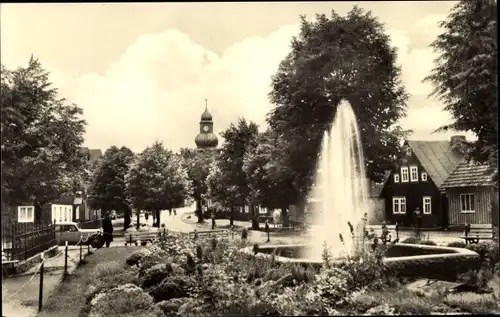 Ak Frauenwald am Rennsteig Ilmenau in Thüringen, Anlagen mit Springbrunnen
