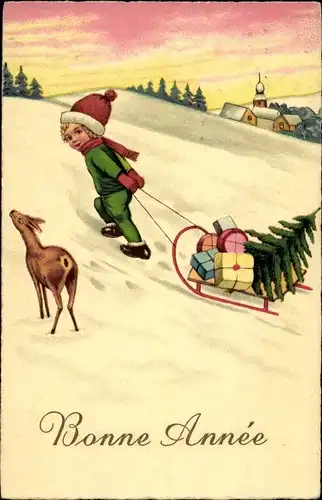 Ak Glückwunsch Neujahr, Junge zieht Schlitten mit Geschenken und Tannenbaum