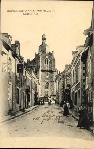 Ak Rochefort sur Loire Maine et Loire, Grande Rue, eglise