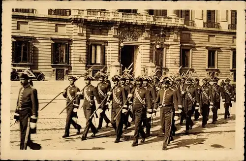 Ak Madrid Spanien, Relevo de los Reales guardias de Alabarderos