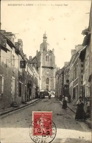 Ak Rochefort sur Loire Maine et Loire, Grande Rue, eglise