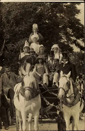 Foto Ak Maine et Loire, Kutsche bei einem Festumzug