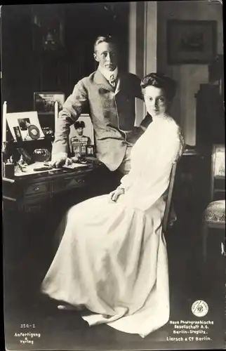 Ak Kronprinz Wilhelm von Preußen, Kronprinzessin Cecilie von Preußen, Schreibtisch