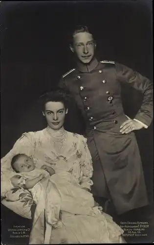 Ak Kronprinz Wilhelm von Preußen, Kronprinzessin Cecilie von Preußen, Sohn