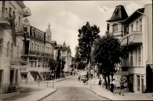 Ak Ostseebad Bansin Heringsdorf auf Usedom, Straßenpartie