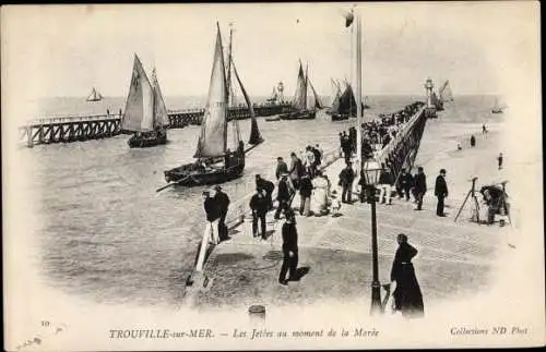 Ak Trouville sur Mer Calvados, Les Jetees au moment de la Maree
