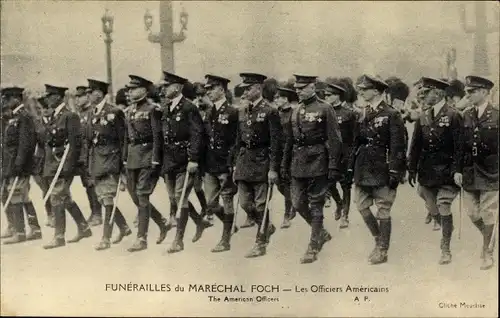 Ak Funerailles du Marechal Foch, Les Officiers Americains