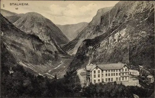 Ak Stalheim Norwegen, Blick auf ein Hotel, Berge