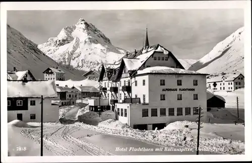 Ak Galtür in Tirol, Hotel Fluchthorn mit Ballunspitze, Winterpartie