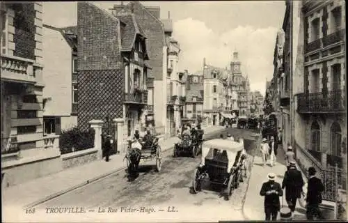 Ak Trouville Calvados, La Rue Victor Hugo