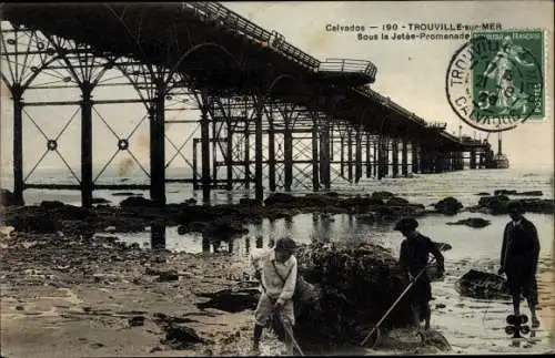 Ak Trouville sur Mer Calvados, Sous la Jetee Promenade