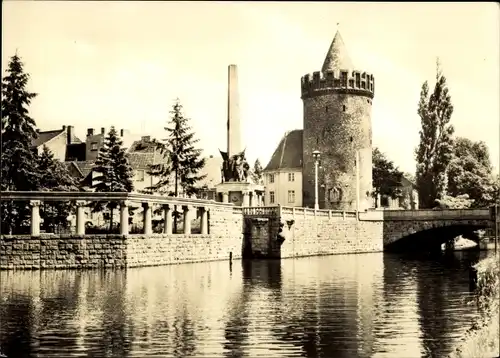 Ak Brandenburg an der Havel, Sowjetisches Ehrenmal und Steintor